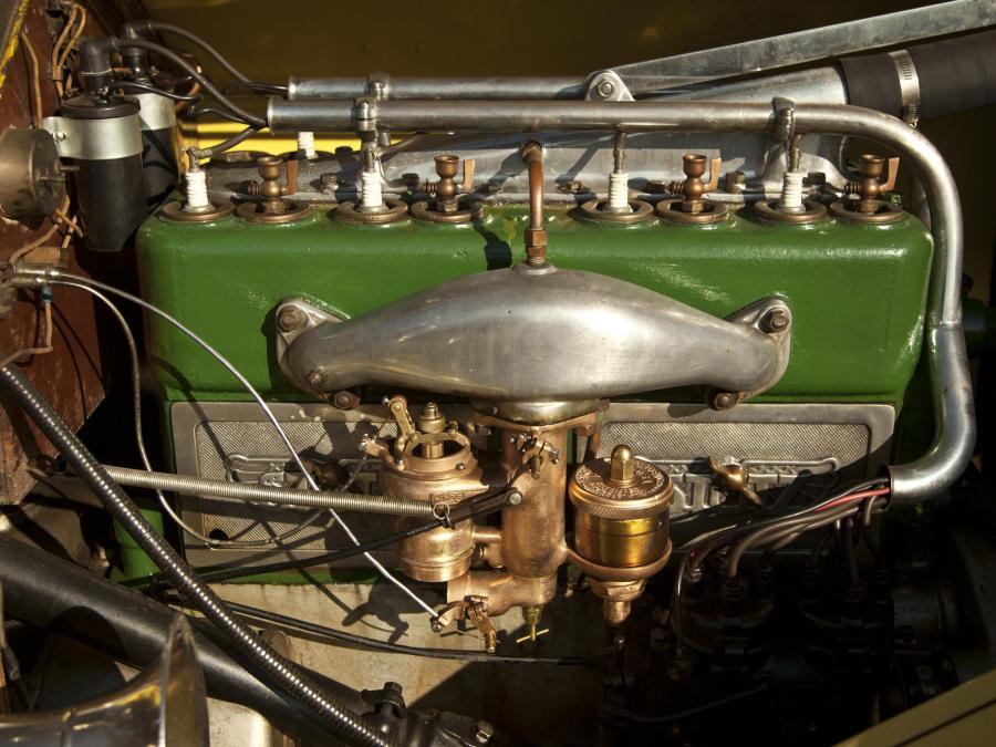 Моторный отсек Stutz Bearcat 1914 года  (фото 18 из 33)
